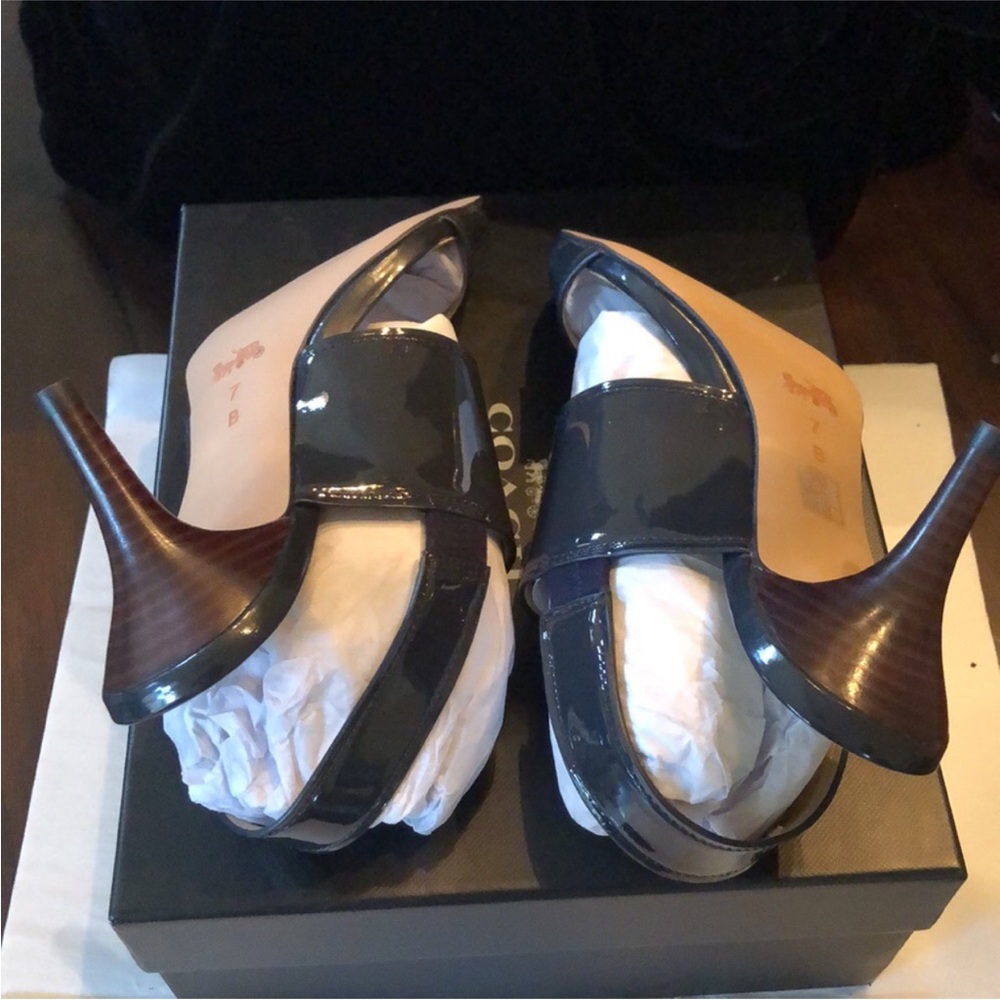 Coach Marla patent leather brown tapered heel back gold tone lock strap + box - Picture 8 of 13